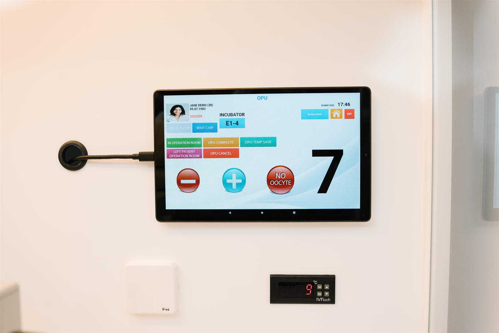 Ameliyathane Duvar LCD (32")